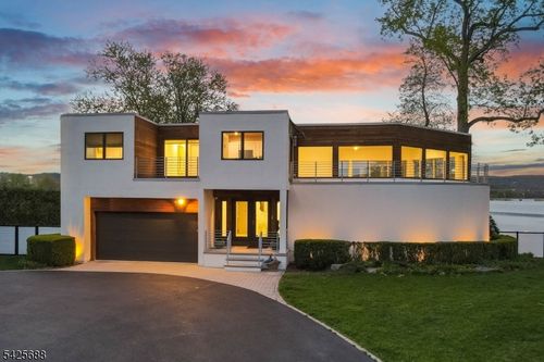 28 Glen Ct, Pompton Lakes, NJ, 07442-1342 | Card Image