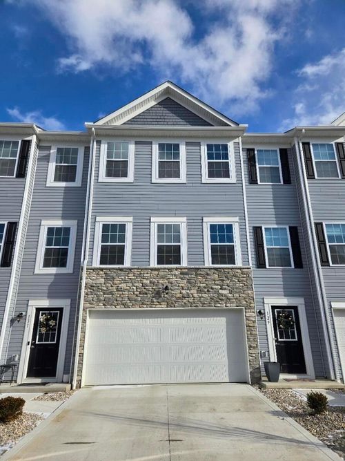 131 Coyote Willow Dr, Reynoldsburg, OH, 43068-6107 | Card Image