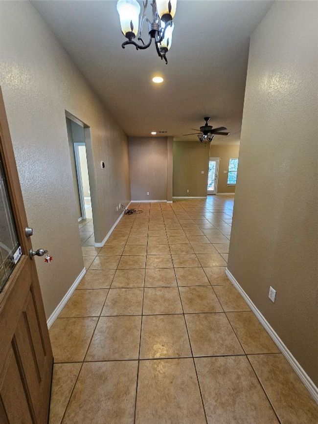 2106 Red Fox Rd, House other with 3 bedrooms, 2 bathrooms and 2 parking in Austin TX | Image 7