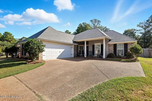 402 Bedford Pl, Brandon, MS, 39047-4532 | Card Image
