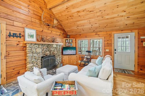 307 Roaring Creek Ln, Waynesville, NC, 28785-7693 | Card Image