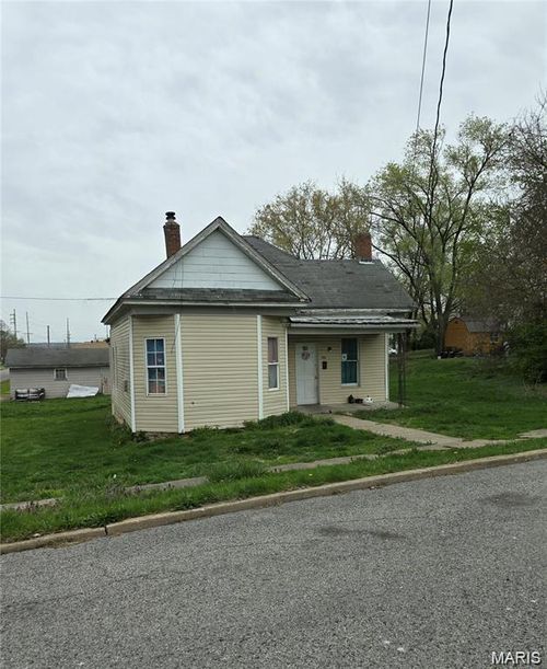 210 N 4th St, Elsberry, MO, 63343-1225 | Card Image