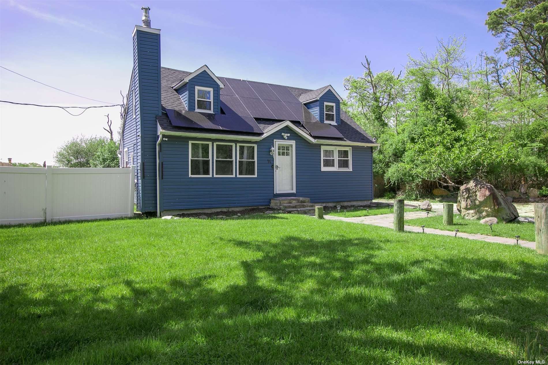 Waverly Rd, Shirley, NY 11967