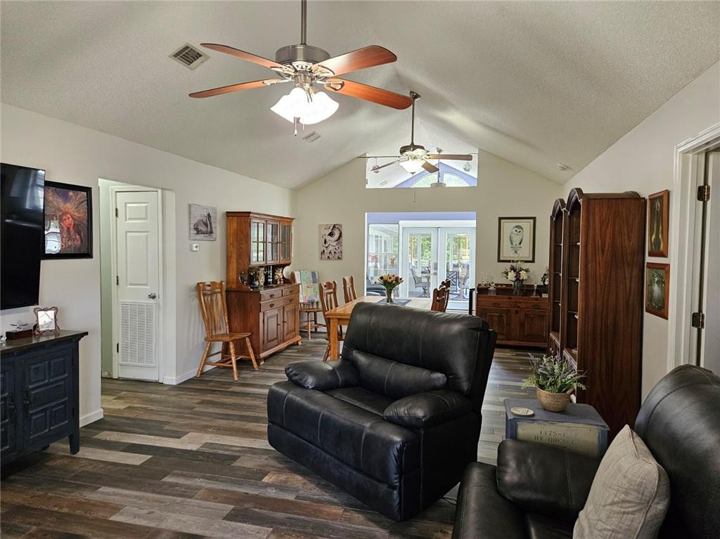 Residential in Woodbine 5