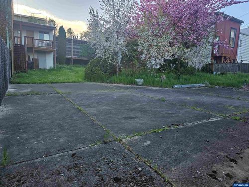 000 Main St, Independence, OR, 97351 | Card Image