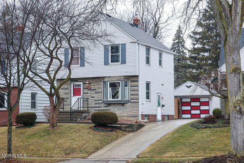 2477 Eastmoreland Dr, Oregon, OH, 43616-2765 | Card Image