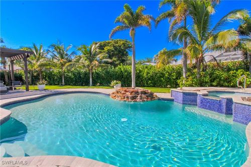 1555 Crayton Rd, NAPLES, FL, 34102-5123 | Card Image