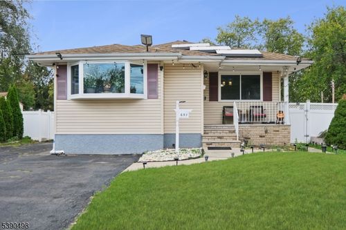 657 Barron Ave, Woodbridge, NJ, 07095-3104 | Card Image