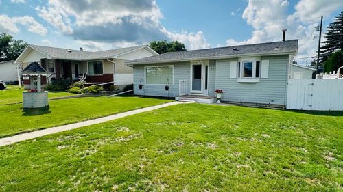 411 12 St E, Drumheller, AB, T0J0Y5 | Card Image