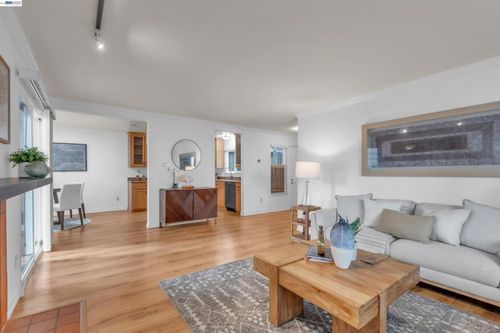 215 Whale Bone Ct, Vallejo, CA, 94591-7534 | Card Image