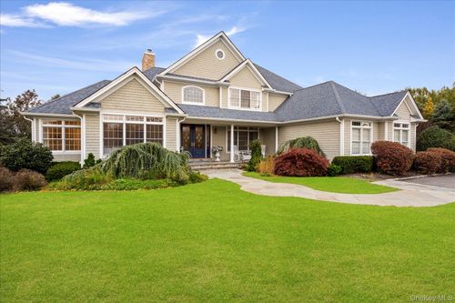 2995 Laurel Trl, Laurel, NY, 11948-1343 | Card Image