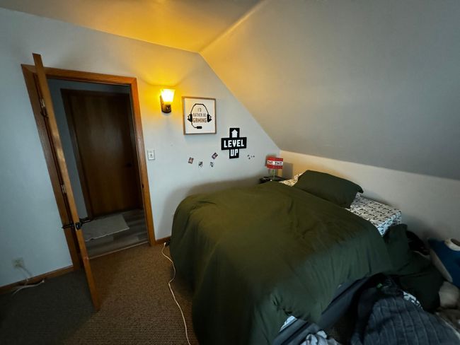 Upper level Bedroom | Image 11