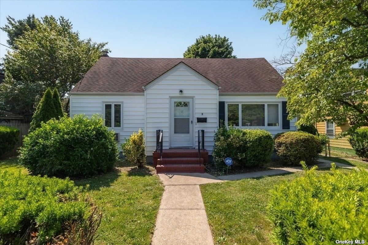 Willet Ave, Hicksville, NY 11801