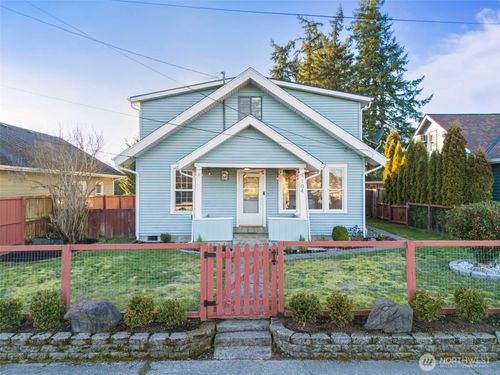 104 Pennsylvania Ave N, Eatonville, WA, 98328-8088 | Card Image