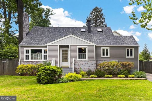 3304 Slade Run Dr, Falls Church, VA, 22042-3921 | Card Image