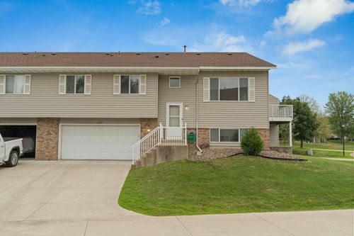 15831 Gooseberry Way, Apple Valley, MN, 55124-5140 | Card Image