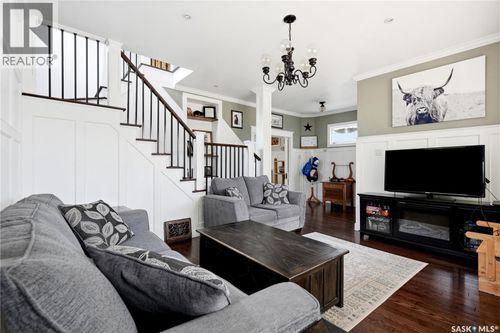 1027 Grafton Ave, Moose Jaw, SK, S6H3S2 | Card Image