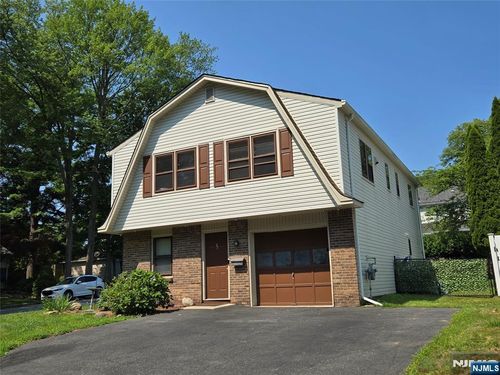 27 Beech St, Hillsdale, NJ, 07642-2542 | Card Image