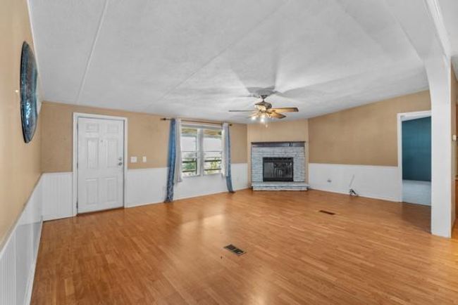 Living Room | Image 10
