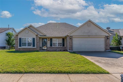 18 E Falcon Dr, Sapulpa, OK, 74066-7097 | Card Image