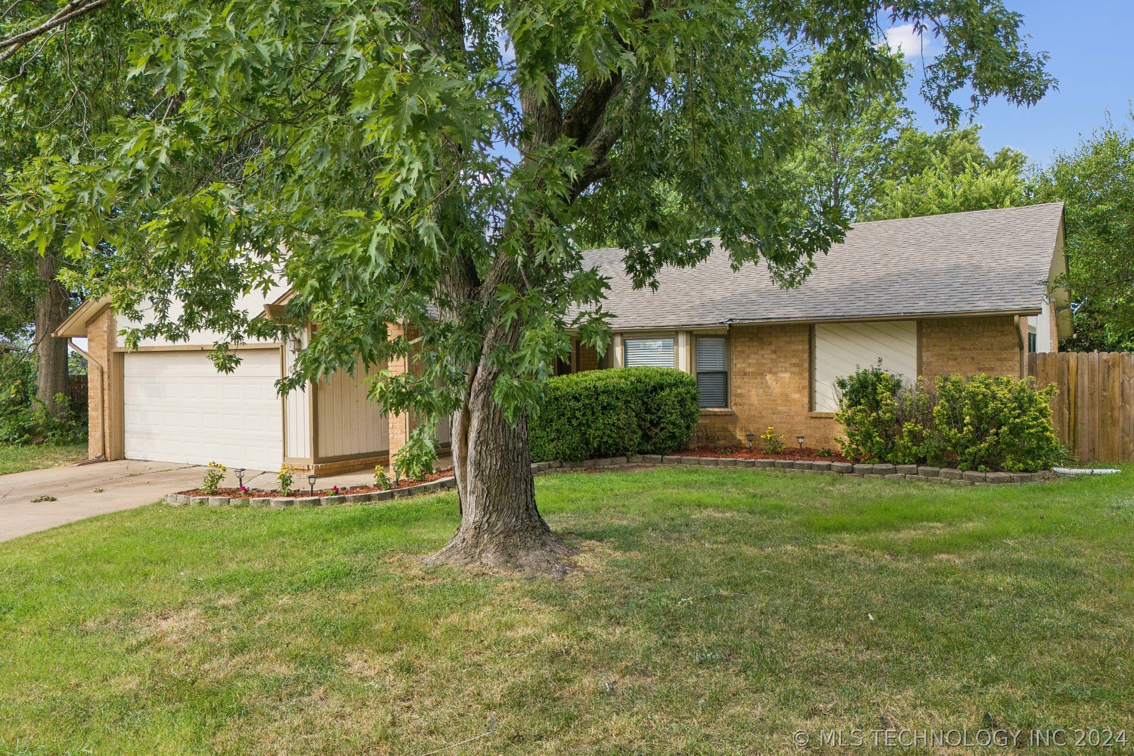 Reno St, Broken Arrow, OK 74012