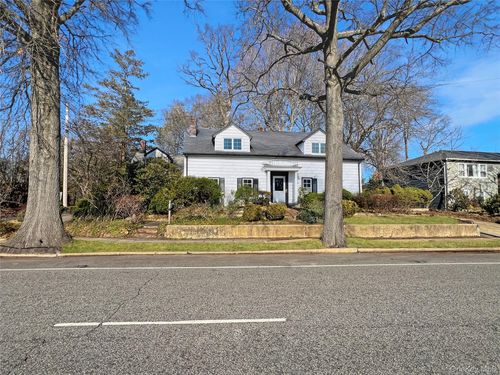 118 Shelter Rock Rd, Roslyn, NY, 11576-3133 | Card Image