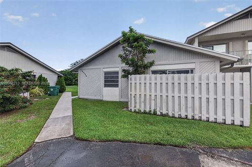 2230 Nova Village Dr, Davie, FL, 33317-7020 | Card Image