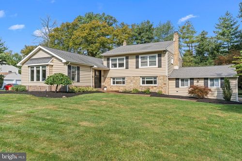 720 Oak Terrace Dr, AMBLER, PA, 19002-1812 | Card Image