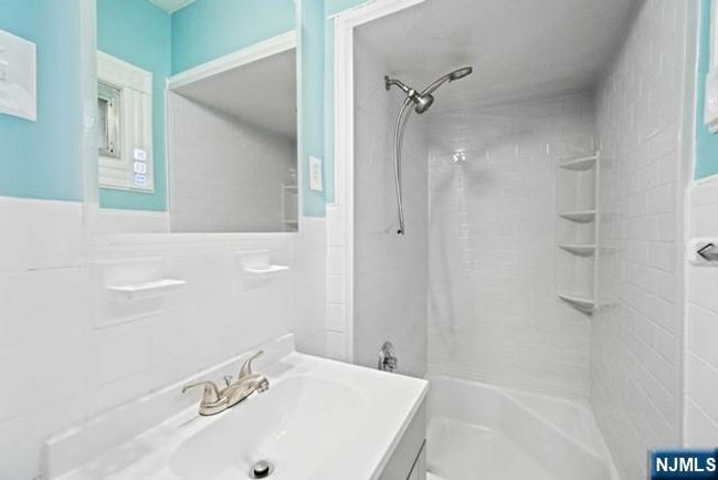 17 W Pierrepont Ave, Home with 2 bedrooms, 1 bathrooms and null parking in Rutherford NJ | Image 13
