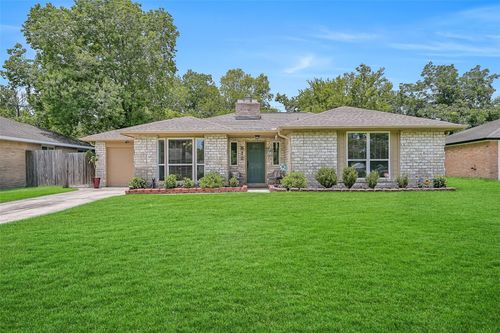512 Castlelake Dr, Friendswood, TX, 77546-3621 | Card Image