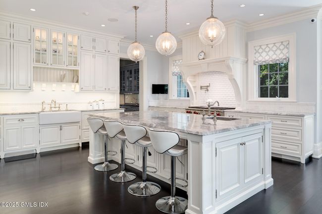 35 Club Rd, House other with 6 bedrooms, 8 bathrooms and null parking in Riverside CT | Image 13