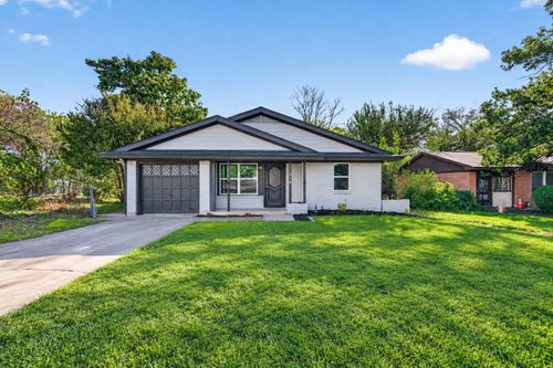 318 Sw 18th St, Grand Prairie, TX, 75051-1313 | Card Image