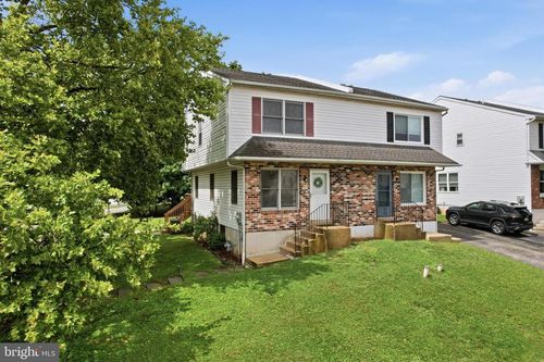 201 Summit Ave, GLENOLDEN, PA, 19036-2440 | Card Image