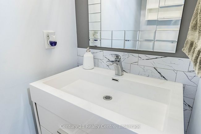 34 Niagara Pl, House other with 4 bedrooms, 4 bathrooms and 4 parking in Brampton ON | Image 8