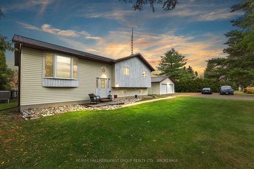 810 County 2 Road, Front of Leeds & Seeleys Bay, ON, K0E1L0 | Card Image