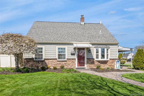 29 Spool Ln, Levittown, NY, 11756-4815 | Card Image