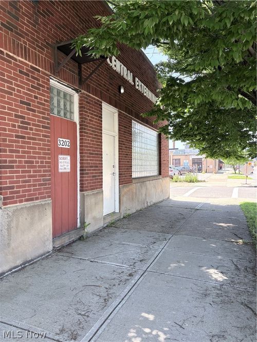 3202 Saint Clair Ave Ne, Cleveland, OH, 44114-4008 | Card Image