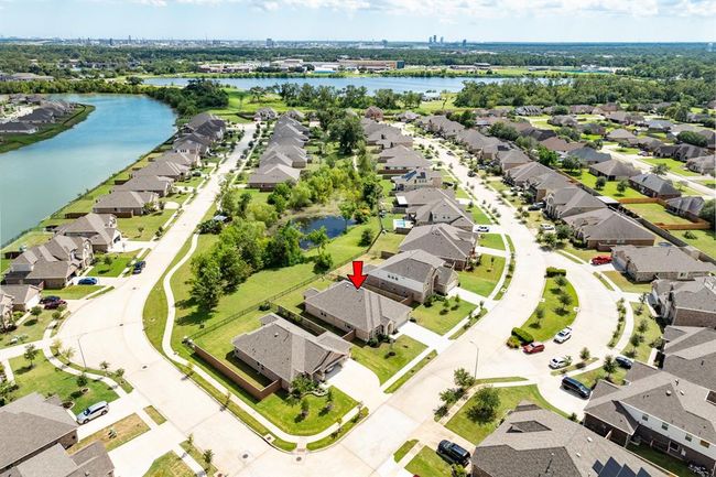 203 Bentwater Ln, House other with 4 bedrooms, 2 bathrooms and 2 parking in Clute TX | Image 33