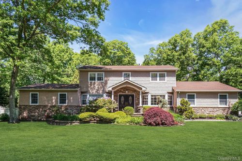 1 Sarah Dr, Dix Hills, NY, 11746-6313 | Card Image
