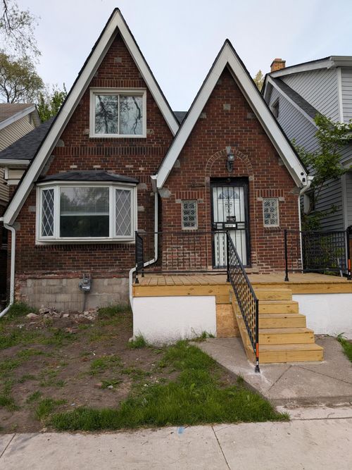 19137 Norwood St, Detroit, MI, 48234-1817 | Card Image