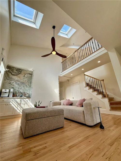 apt-d-75 Pelham St, Newport, RI, 02840-3165 | Card Image