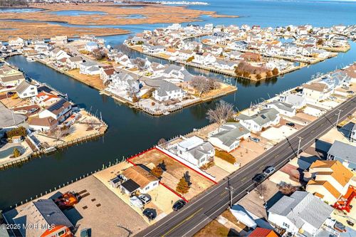 986 Capstan Dr, Forked River, NJ, 08731-2030 | Card Image