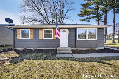 519 Faircrest Ave Nw, Walker, MI, 49534-3439 | Card Image