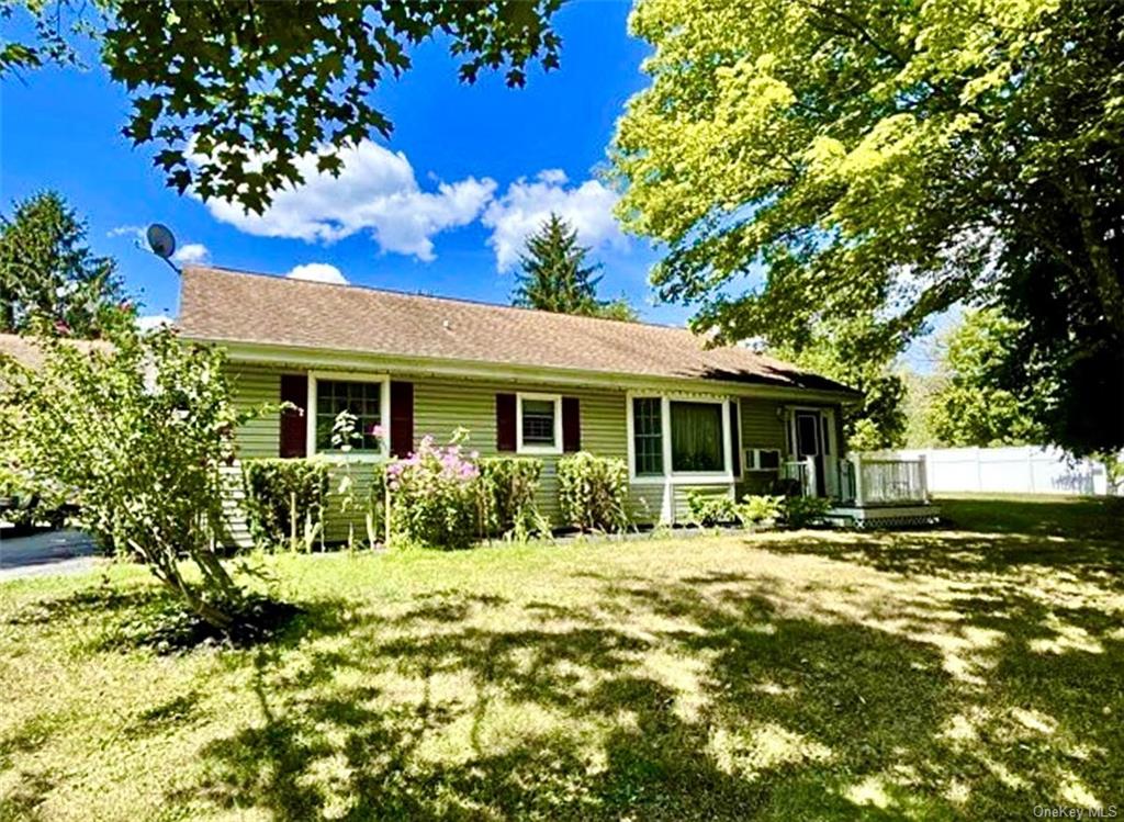 Quaker Ln, Hyde Park, NY 12538
