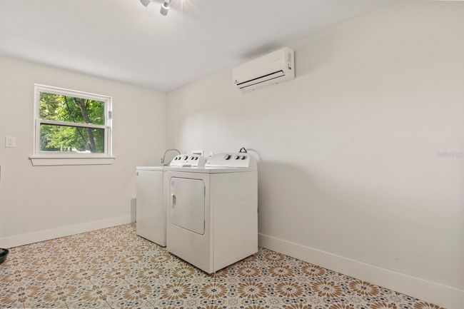 Laundry Room with Split Unit | Image 33