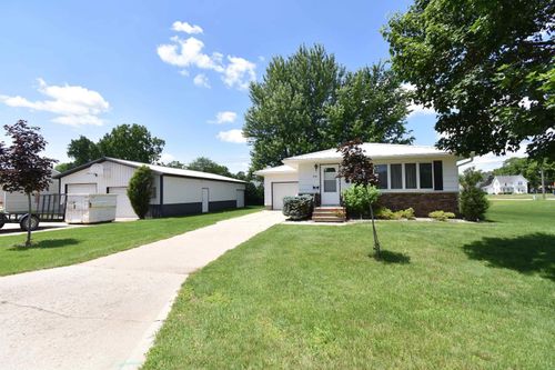 908 1st Ave Se, Oelwein, IA, 50662-3008 | Card Image