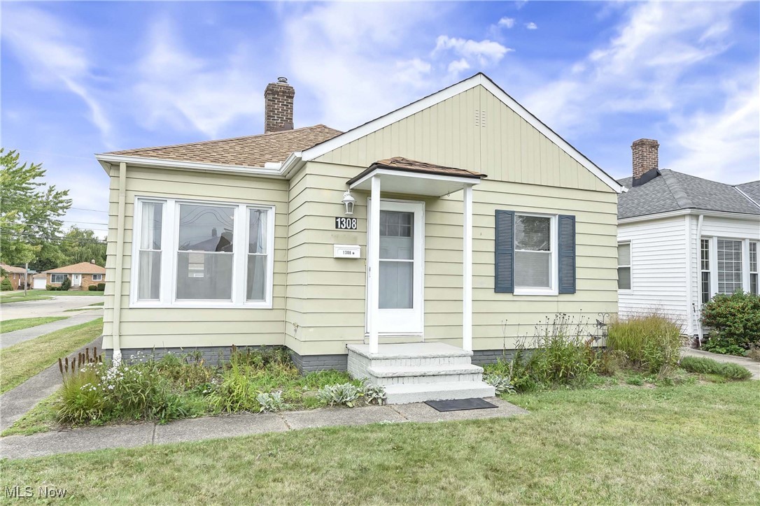 Dawnwood Dr, Parma, OH 44134