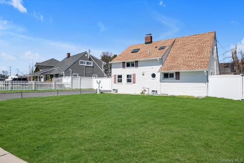 29 Cutter Ln, Levittown, NY, 11756-4101 | Card Image