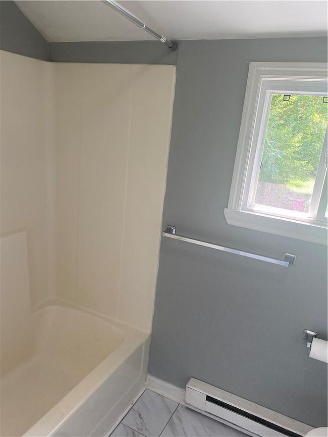 Full Bath | Image 9