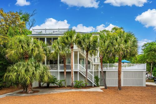 17 Sand Dollar Dr, Isle Of Palms, SC, 29451-2648 | Card Image